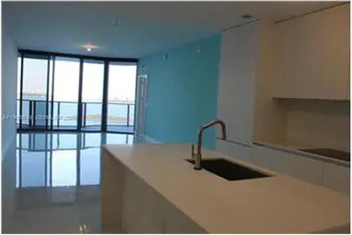 $10200 : Rental property with 3 bedro image 4