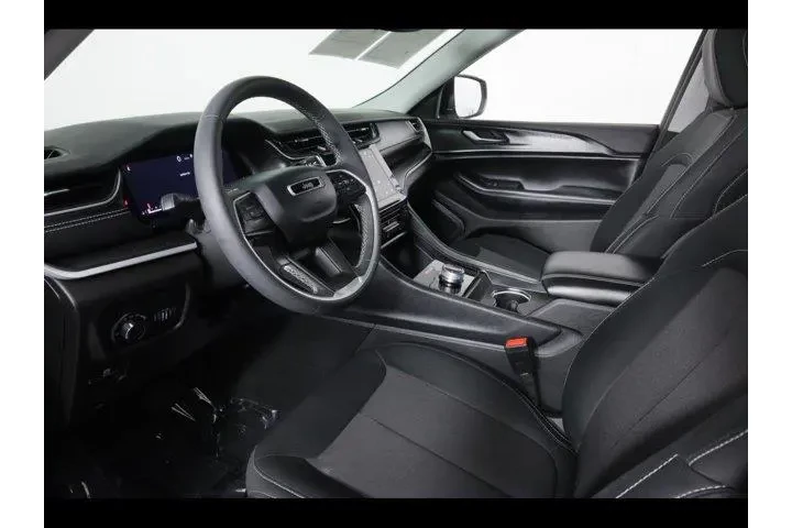 $29375 : Jeep Grand Cherokee 2024 4x4 image 9