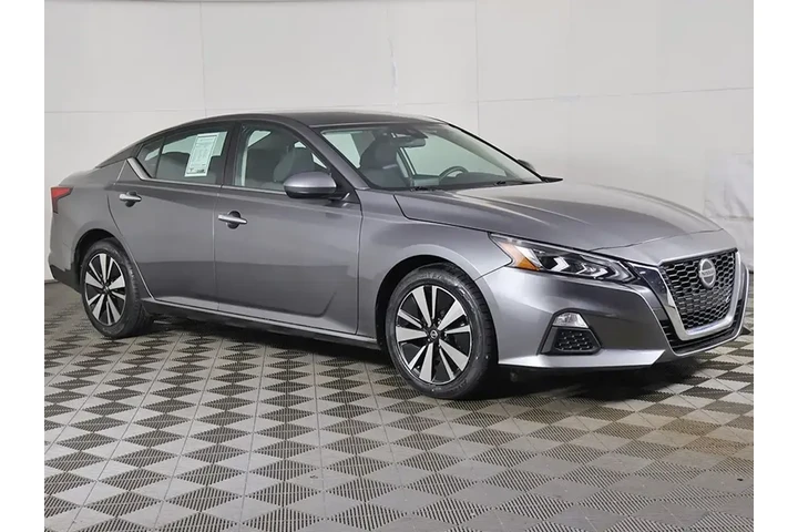 $16193 : Nissan Altima 2022 2.5 SV 4d image 2