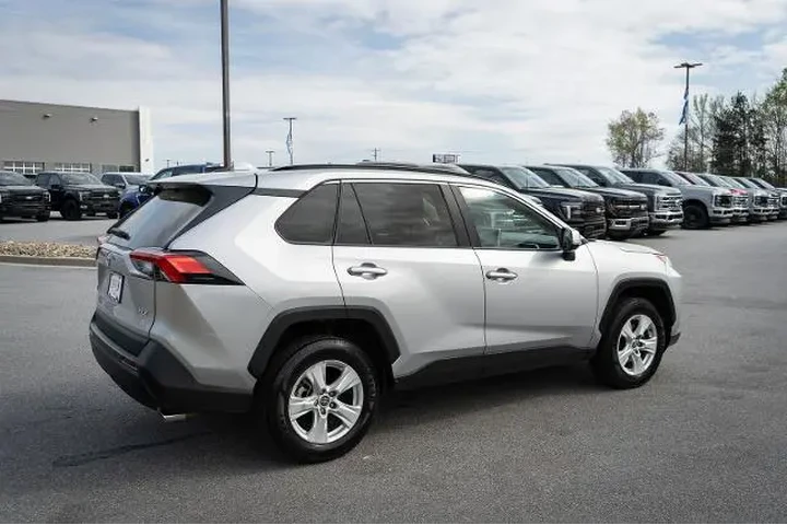 $24987 : Toyota RAV4 2021 XLE 4dr SUV image 9
