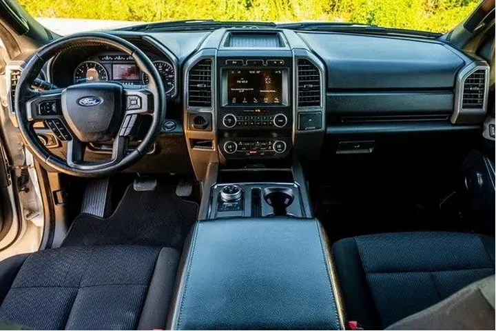 $20301 : Ford Expedition 2019 4x2 XLT image 8