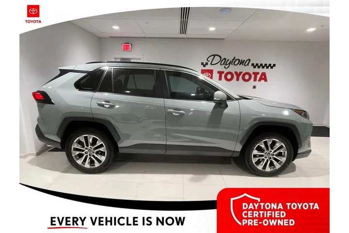 $30000 : Toyota RAV4 2021 XLE Premium image 8