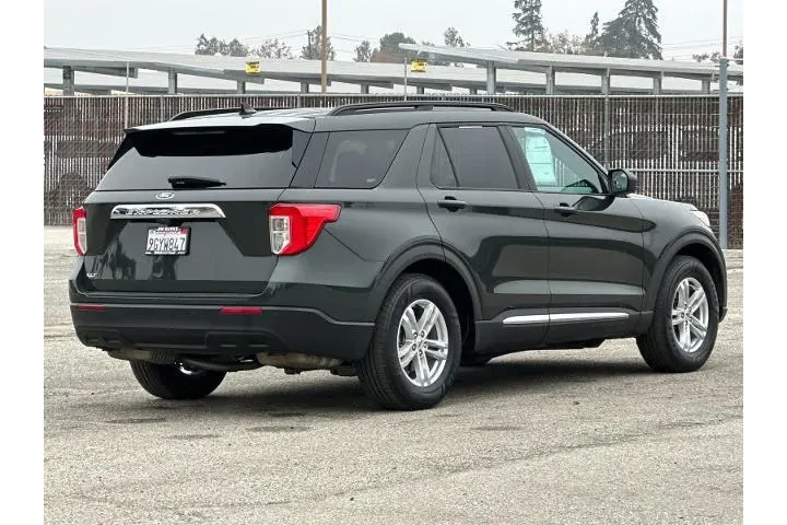 $29990 : Ford Explorer 2023 XLT 4dr S image 3