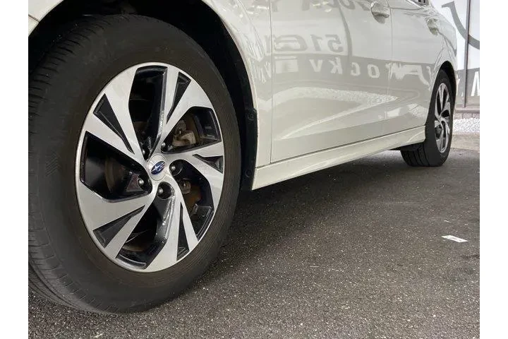 Subaru Legacy 2023 AWD Premi image 9