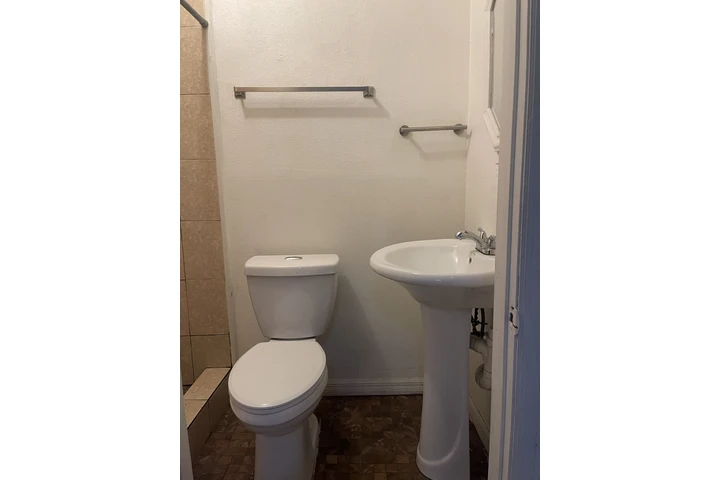 $750 : Habitación independiente image 2