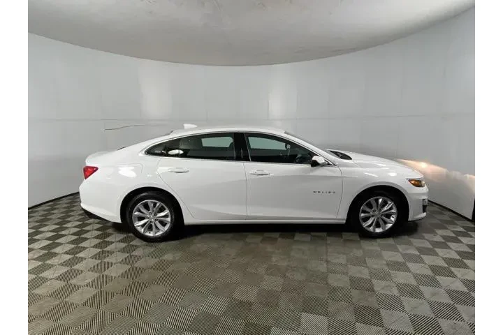 $18957 : Chevrolet Malibu 2024 LT 4dr image 4