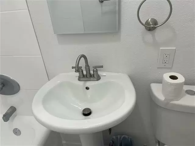 $1475 : 1443 S  BONNIE BREA image 4