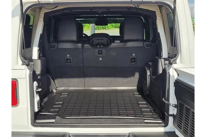 $30900 : Jeep Wrangler Unlimited 2021 image 9