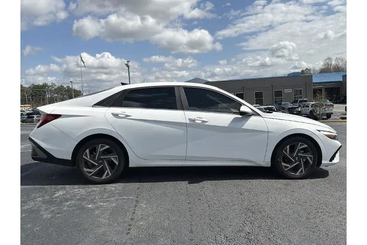 $19836 : Hyundai ELANTRA 2024 SEL 4dr image 6