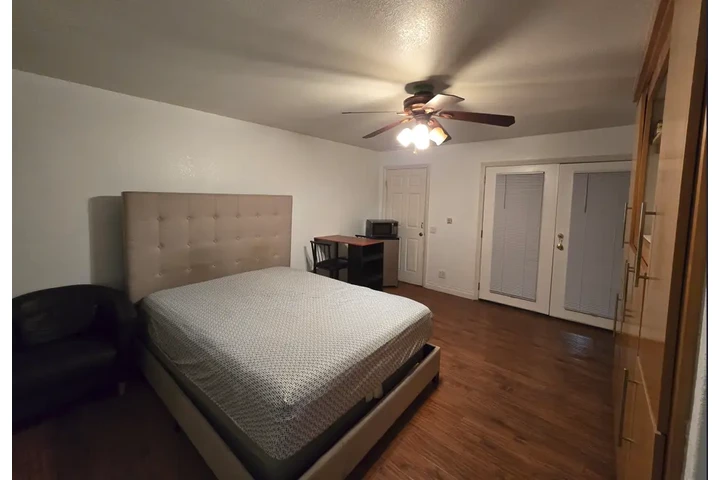 $1000 : Santa Ana, Cuarto de Renta image 1