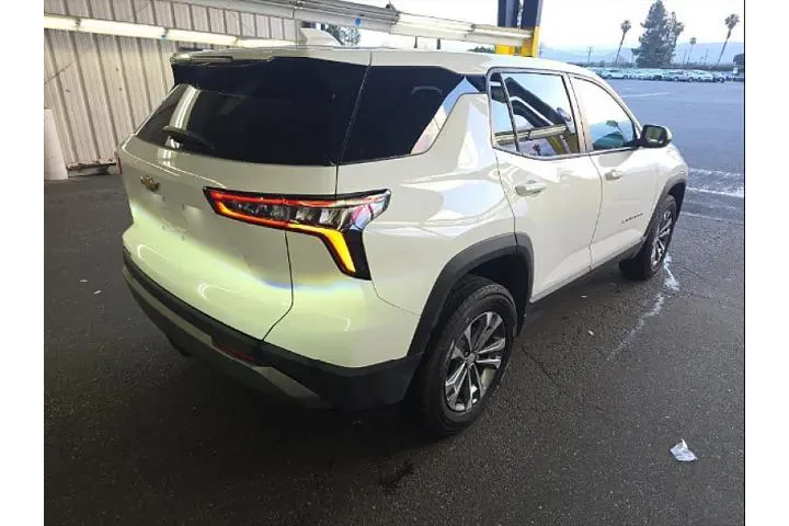 $27995 : Chevrolet Equinox 2025 LT 4d image 2