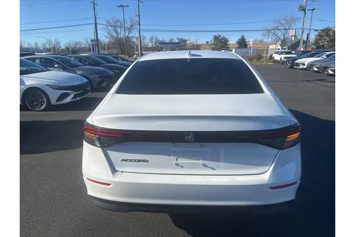 $23495 : Honda Accord 2023 EX 4dr Sed image 4