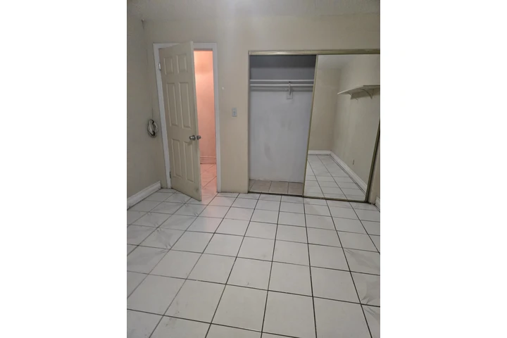 $850 : Se renta un cuarto image 1