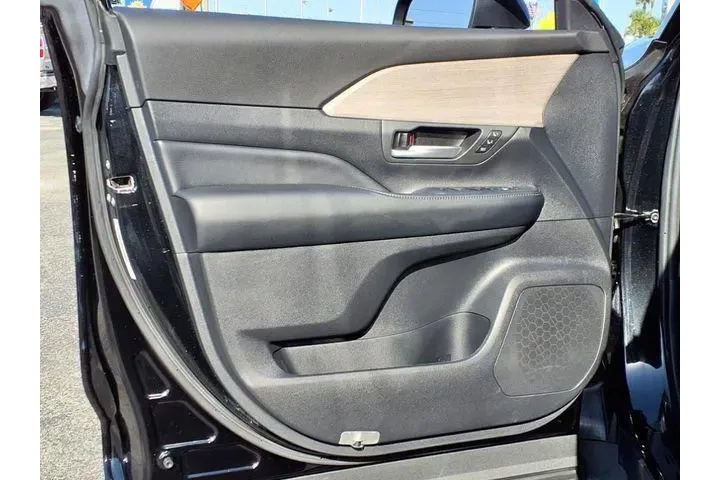 $37542 : Toyota Grand Highlander 2024 image 2