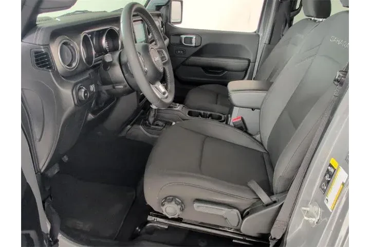 $29998 : Jeep Wrangler 2023 4x4 Sahar image 6