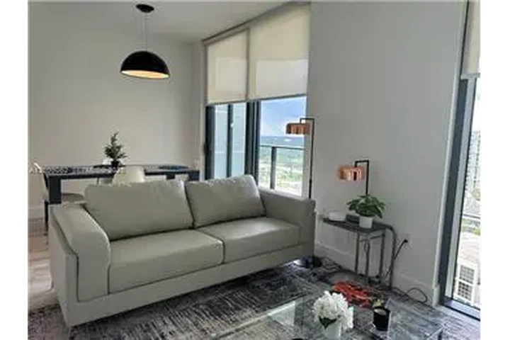 $4200 : Rental property with 1 bedro image 4