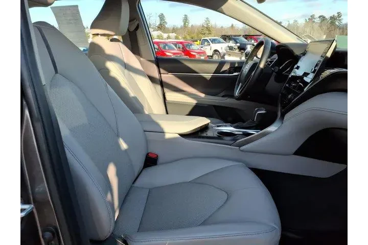 $30413 : Toyota Camry 2023 AWD XLE 4d image 6