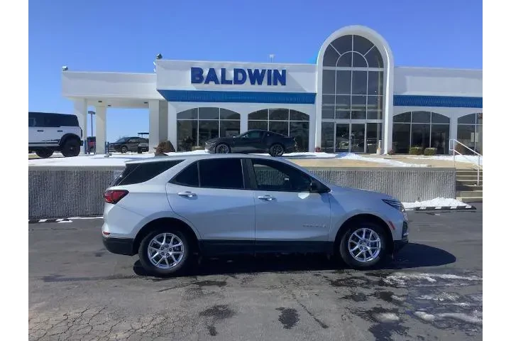 $17550 : Chevrolet Equinox 2022 LS 4d image 8