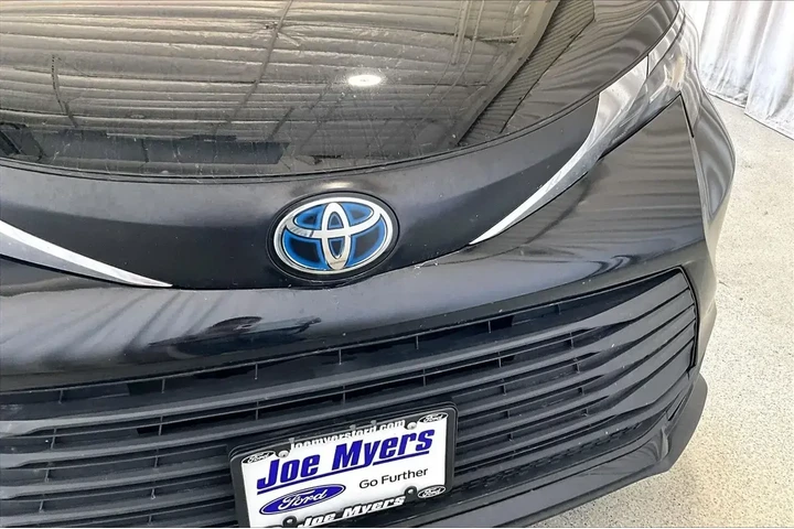 $31891 : Toyota Sienna 2022 LE 8-Pass image 7