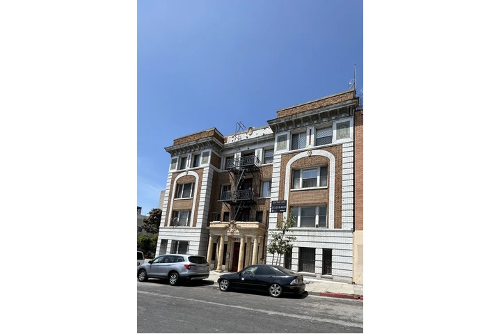 $1495 : **ESTUDIO REMODELADO ** image 1