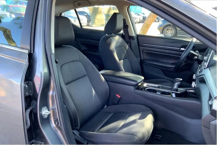 $17938 : Nissan Altima 2024 2.5 SV 4d image 8