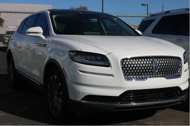 $38196 : Lincoln Nautilus 2022 AWD Re image 4