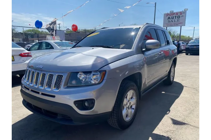 2017 Compass Latitude image 5