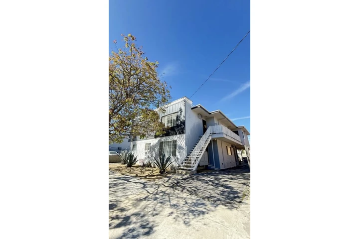 $1980 : 2 Bedroom Apt in James M Wood image 1