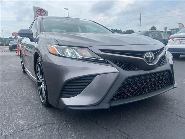 $20411 : PRE-OWNED 2019 TOYOTA CAMRY SE image 10