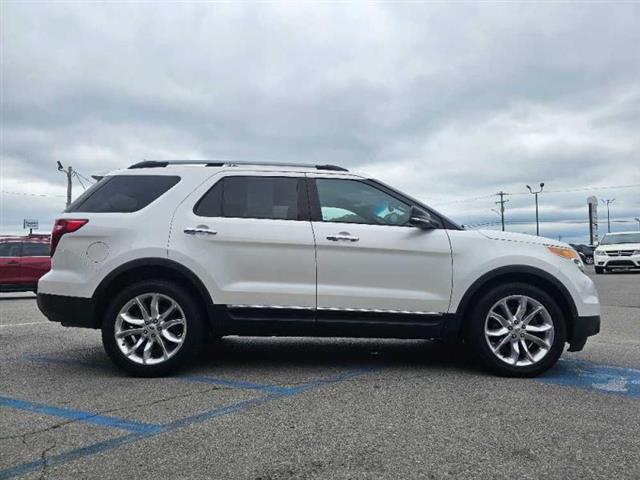 2015 Explorer image 3