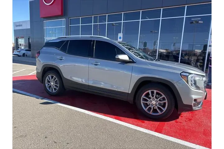 $25032 : GMC Terrain 2024 SLT 4dr SUV image 3