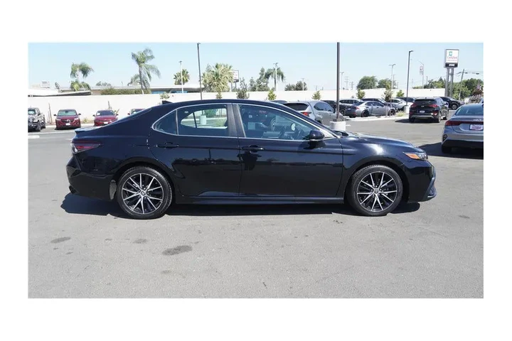 $24984 : 2023 Camry SE Sedan 4D image 5