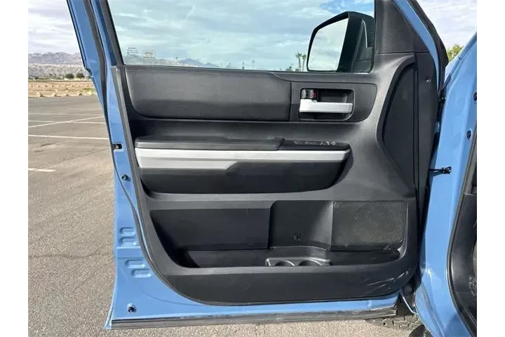 $34989 : Toyota Tundra 2018 4x4 SR5 4 image 9