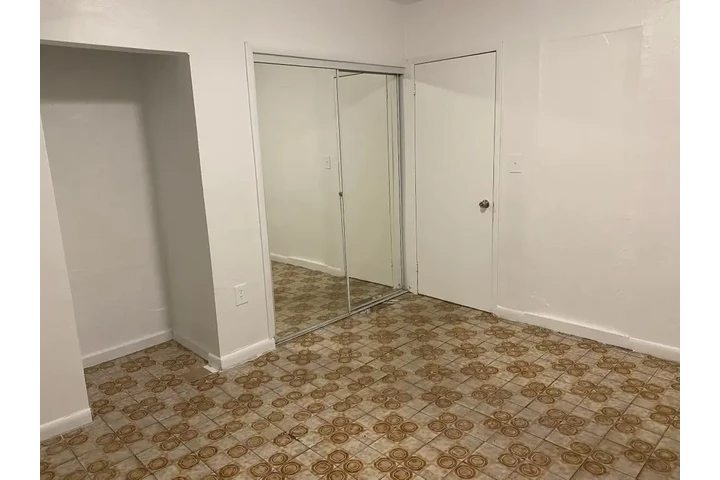 $1000 : Studio effic privado image 7