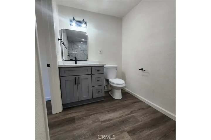 $2595 : HUNTINGTON PARK RENTO CASA image 1