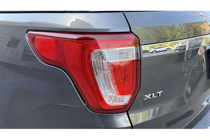 $15777 : Ford Explorer 2018 AWD XLT 4 image 7