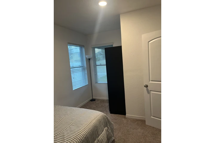 $700 : Rento Habitación image 1