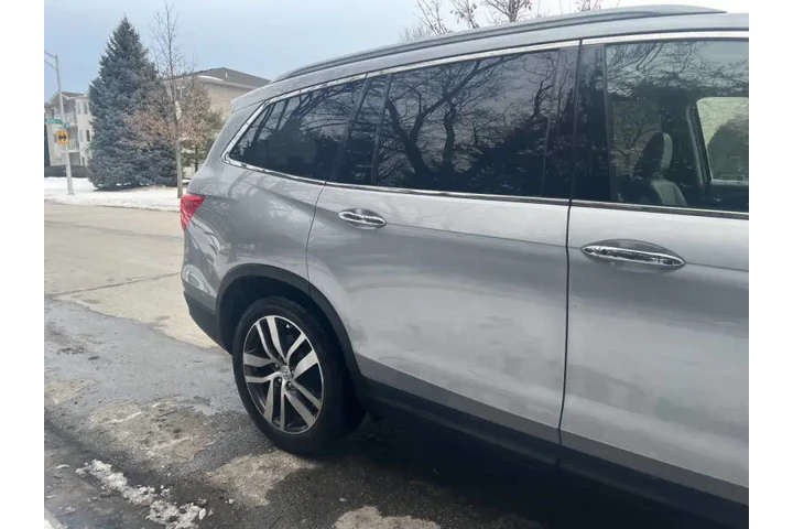 $15997 : 2017 Pilot Touring image 8