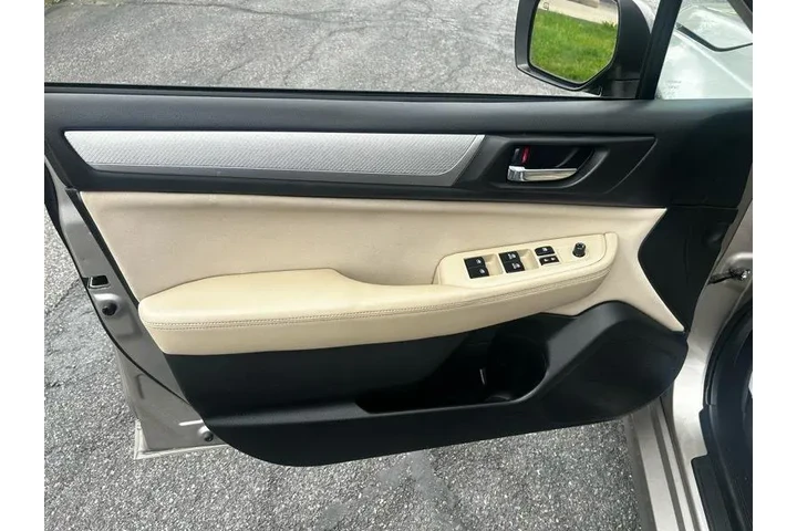 2015 Legacy 2.5i Premium image 8