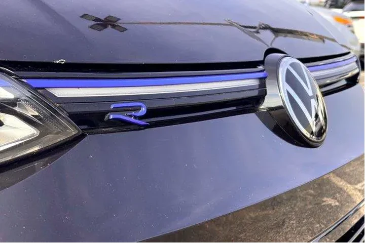 $36977 : Volkswagen Golf R 2023 AWD 2 image 5