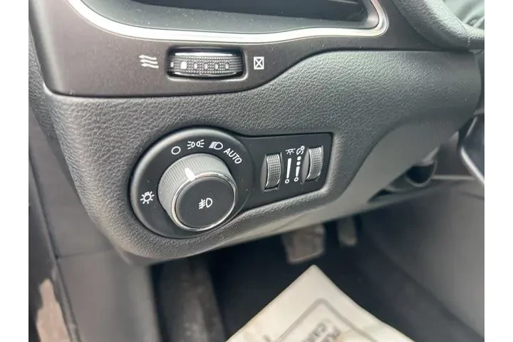 $18930 : Jeep Cherokee 2020 4x4 Trail image 8