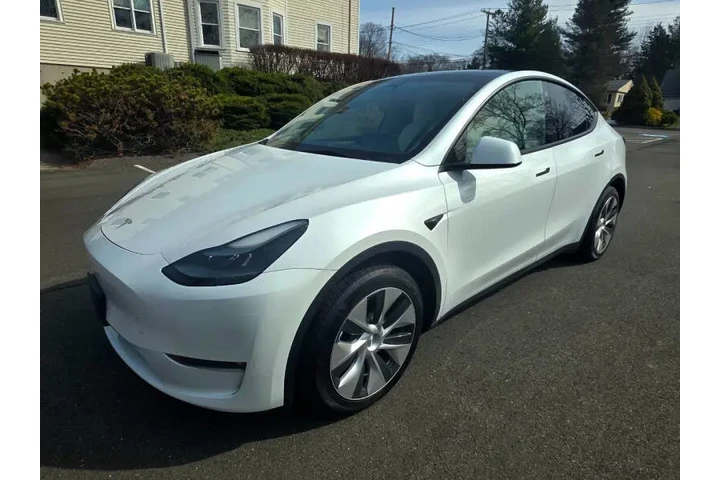 2023 Model Y Long Range image 4