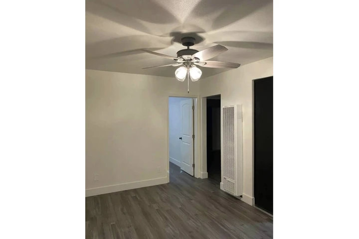 $1000 : Se renta cuarto image 3