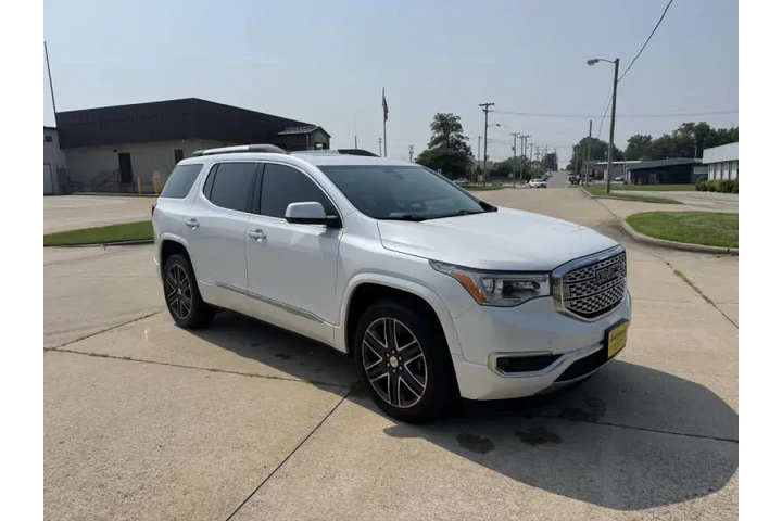 $15900 : 2017 GMC Acadia Denali image 9