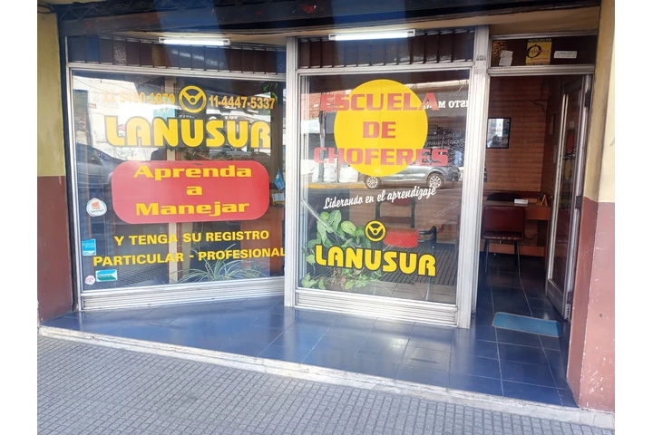 Escuela de manejo " Lanúsur " image 5