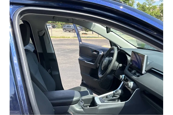 $35000 : Gold Certified2024 RAV4 XLE image 5