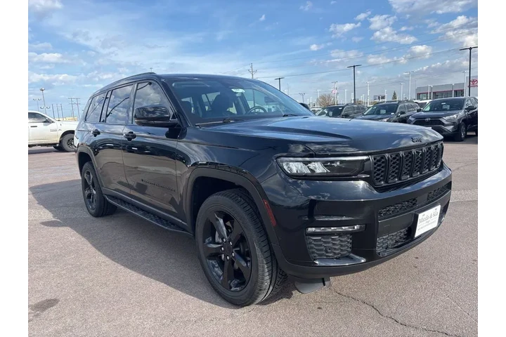 $30999 : 2022 Grand Cherokee L Limited image 3