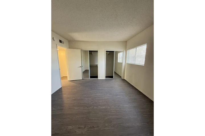 $2525 : PANO0RAMA CITY image 7