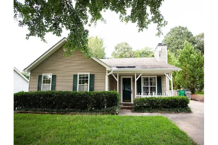 $950 : brand-new  updated  home image 1