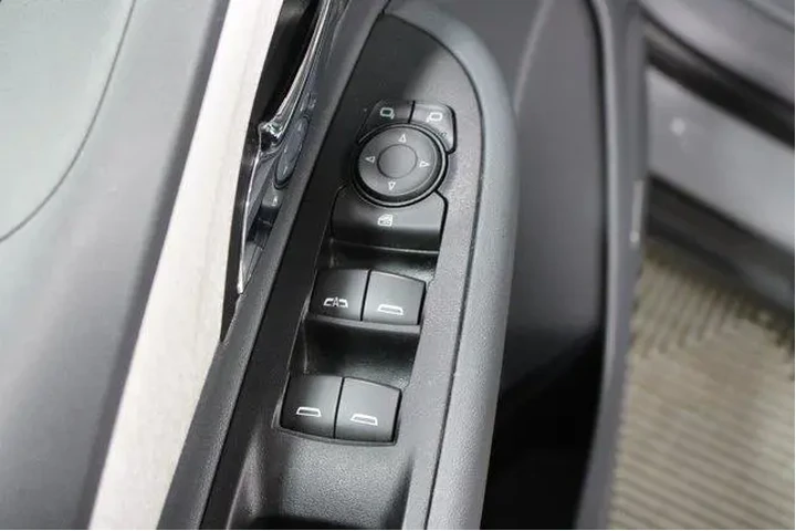 $15982 : Chevrolet Bolt EV 2020 Premi image 7
